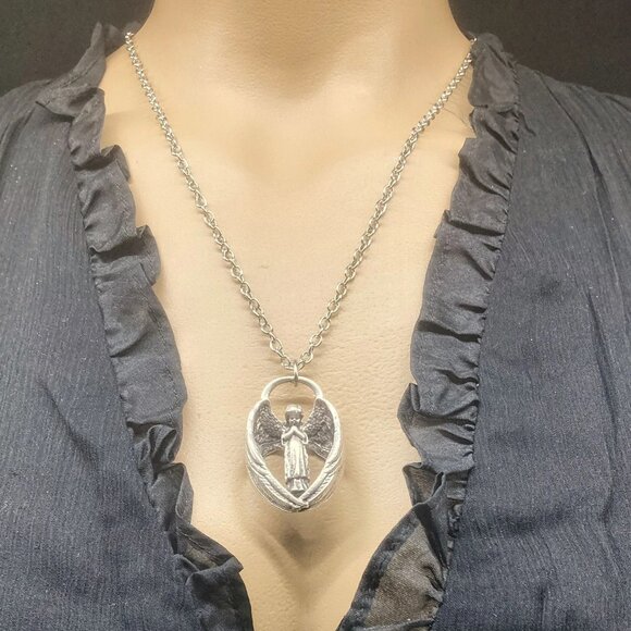 Guardian Cherub Angel Silver Fashion Pendant Necklace NWOT - Picture 6 of 10